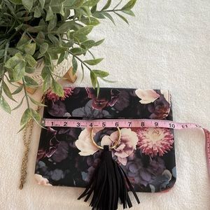 Beautiful Floral Clutch Gold Chain Strap Wristlet Snap Closure Black TASSEL NWOT